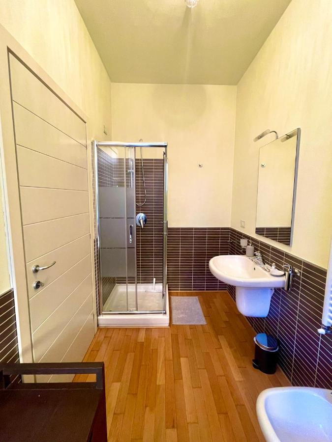 Luxury Four-Room Apartment In Monza Centro - 2 Min Walk To Train Station Exterior photo