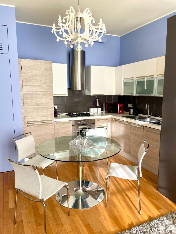 Luxury Four-Room Apartment In Monza Centro - 2 Min Walk To Train Station Exterior photo