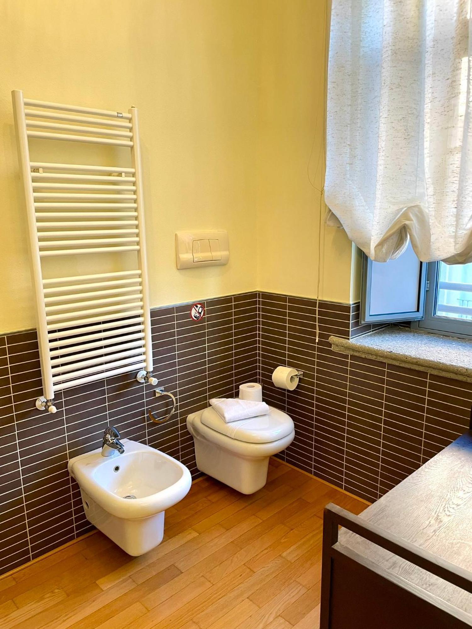Luxury Four-Room Apartment In Monza Centro - 2 Min Walk To Train Station Exterior photo